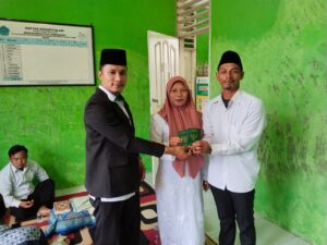 SAH! Pasangan Asal Siberut Barat Langsungkan Akad Nikah di Balai Nikah KUA Siberut Utara
